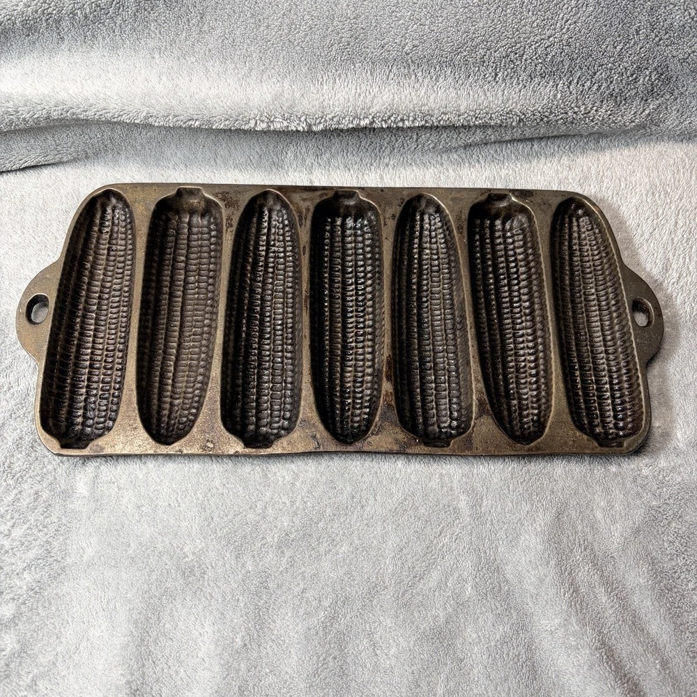 Vintage Unbranded Cast Iron Mini 7-Ear Corn Bread Muffin Stick Pan 13"x 6"